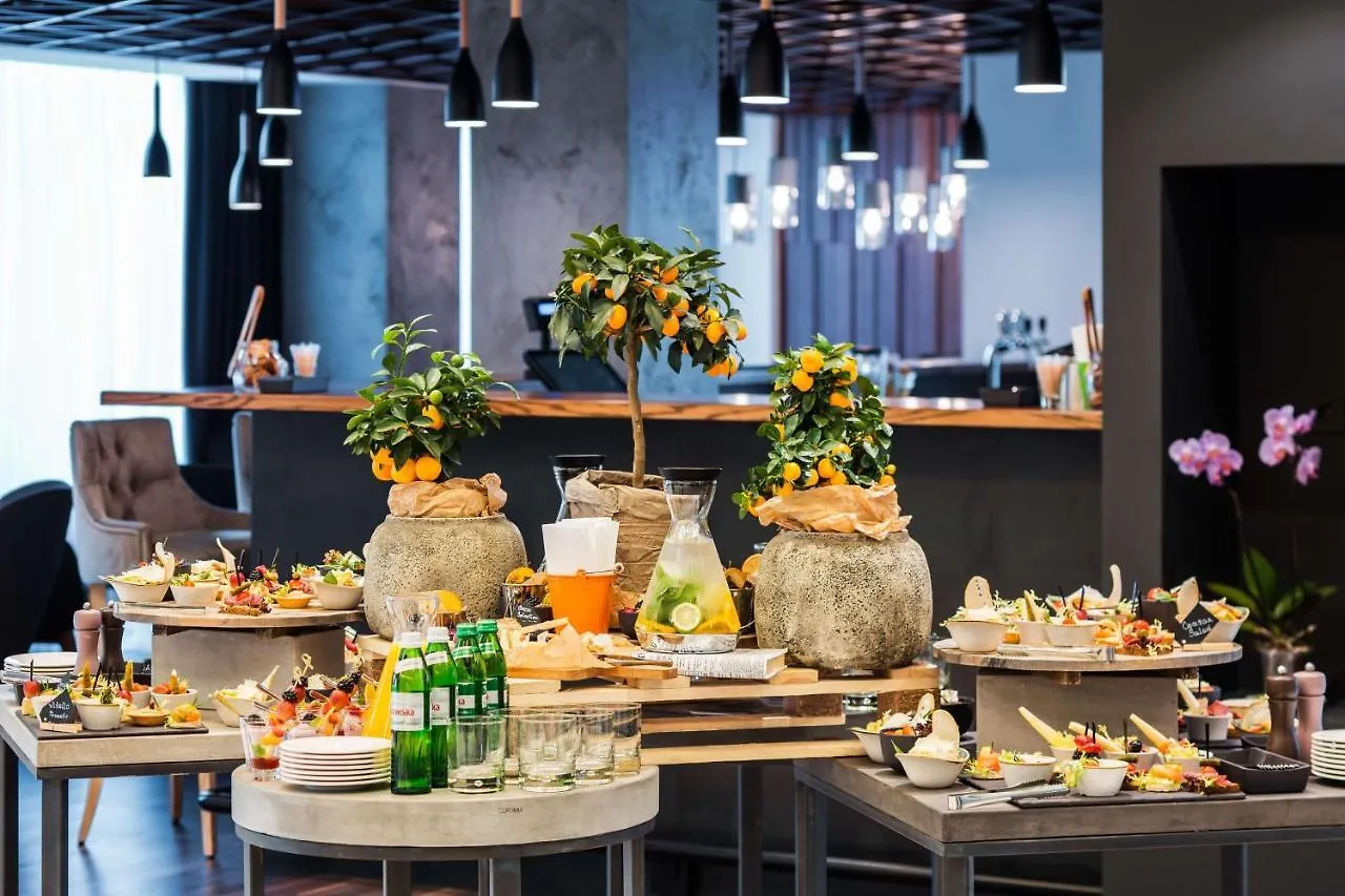 מלון Park Inn By Radisson Kyiv Troyitska