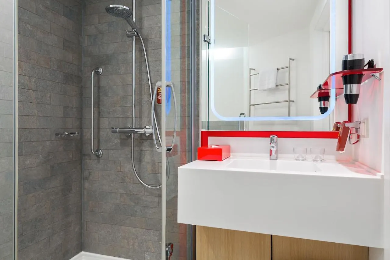 מלון Park Inn By Radisson Kyiv Troyitska
