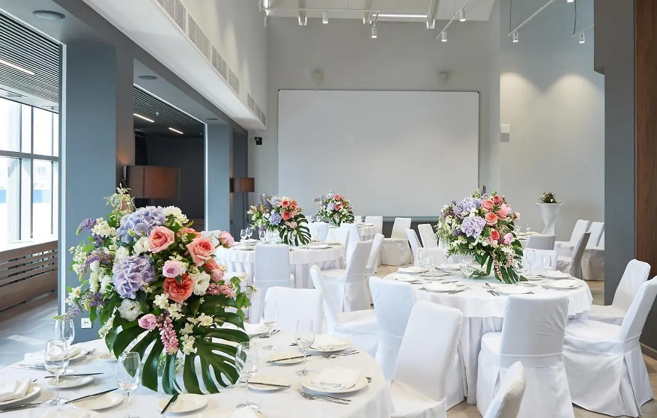 מלון Park Inn By Radisson Kyiv Troyitska