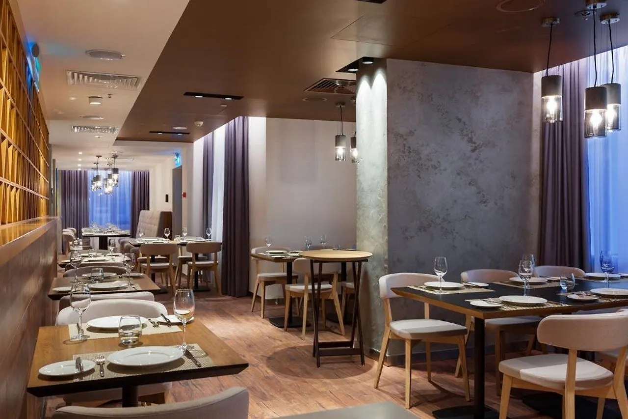 Park Inn By Radisson Kyiv Troyitska מלון