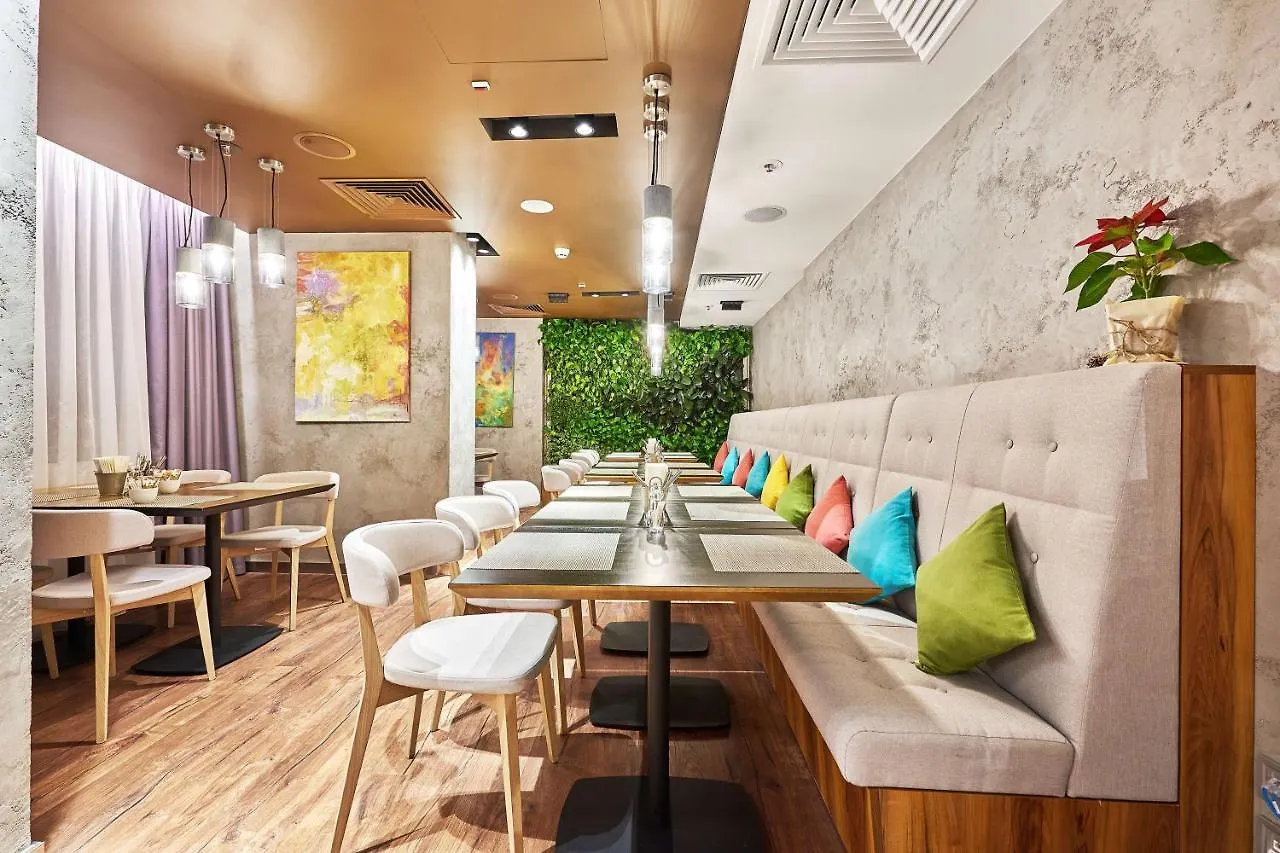 Park Inn By Radisson Kyiv Troyitska מלון